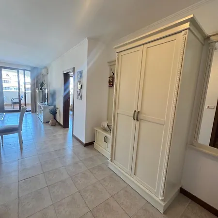 каса реал с 2 спальнями Apartment